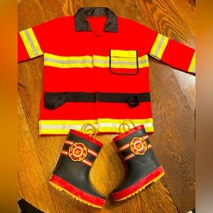Halloween 🎃/Play Fire Chief 👩‍🚒 Costume (3/6 yrs) PLUS Rain Boots (9-10)
